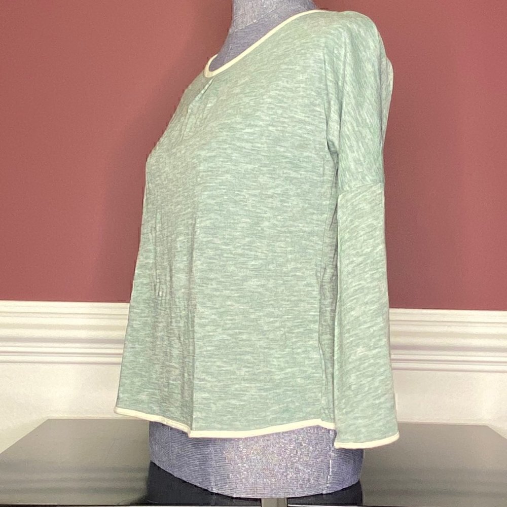 Wild Blue green bell style sleeves blouse XS - Picture 2 of 3